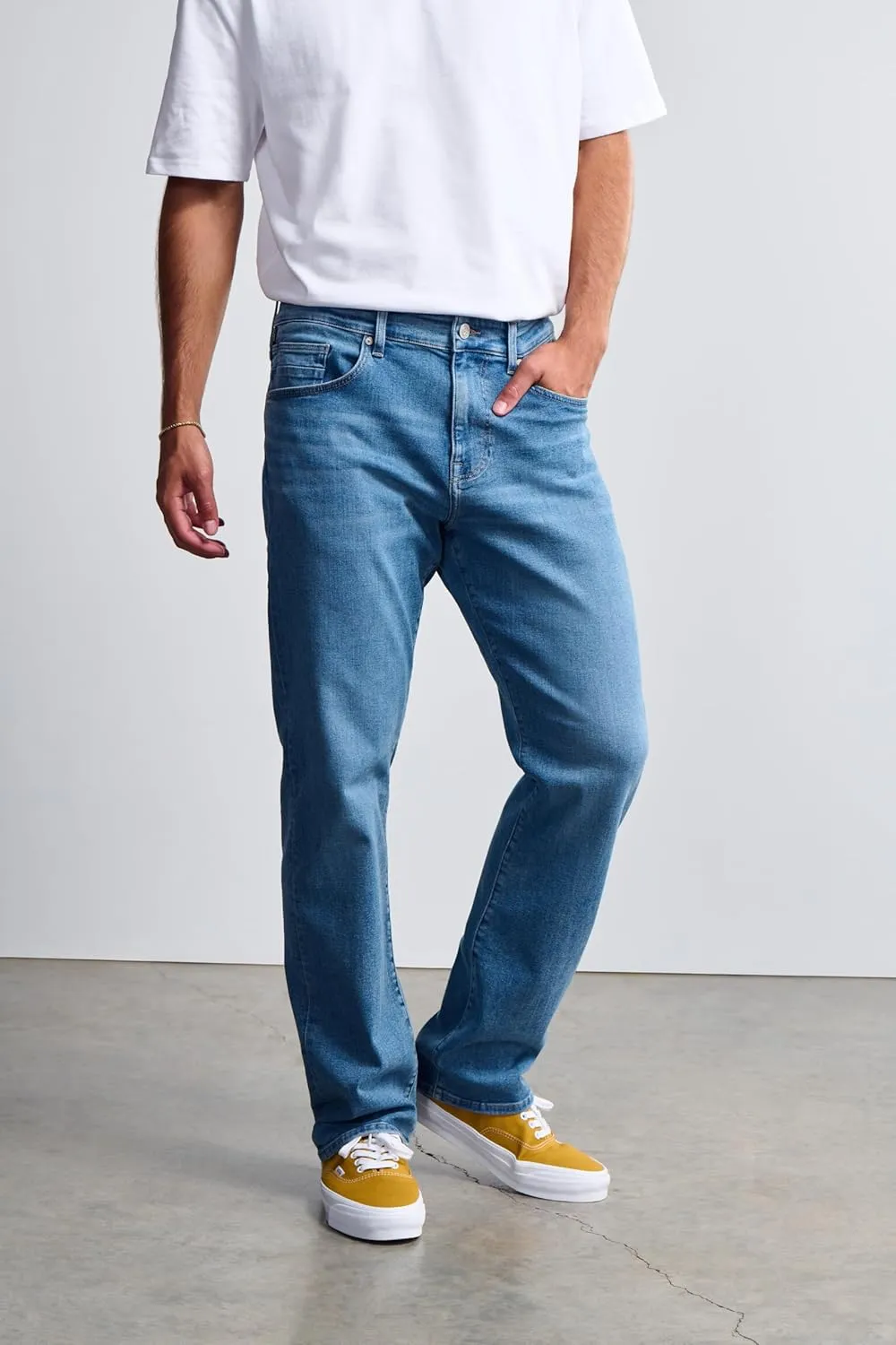 Roam Men's Mid Rise Relaxed Straight Leg Jeans